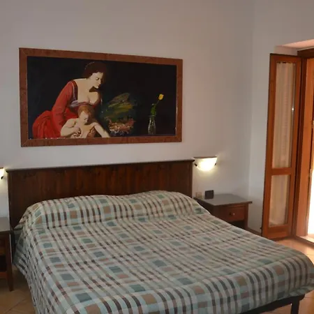 埃斯彭塔拉露娜酒店 2*